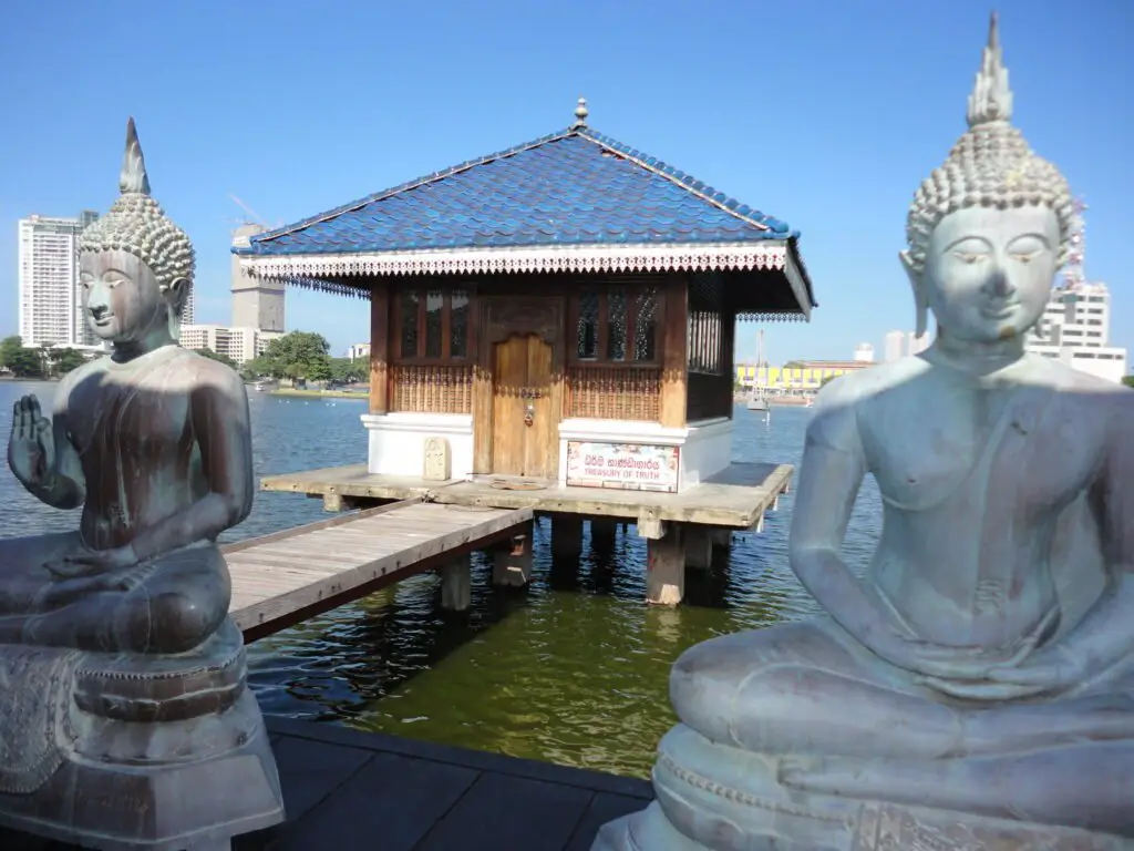 Gangaramaya Temple Colombo best places to visit in Sri lanka