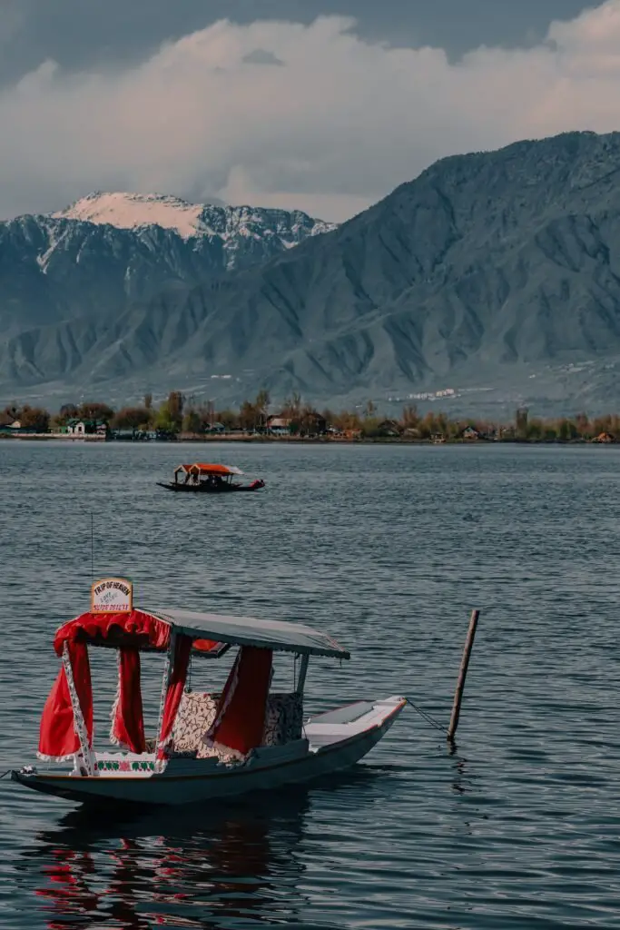 Kashmir Tourism Lake